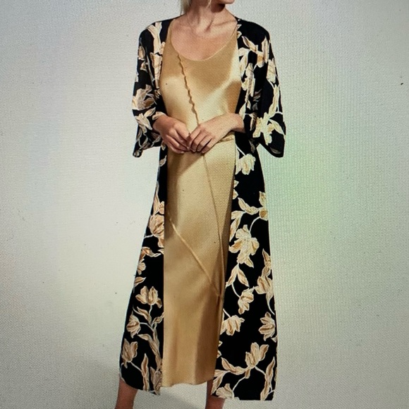 Floral Robe - Picture 3 of 3